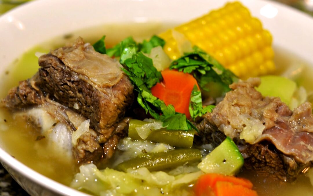 Sopa de Costilla de Res con Mazorcas